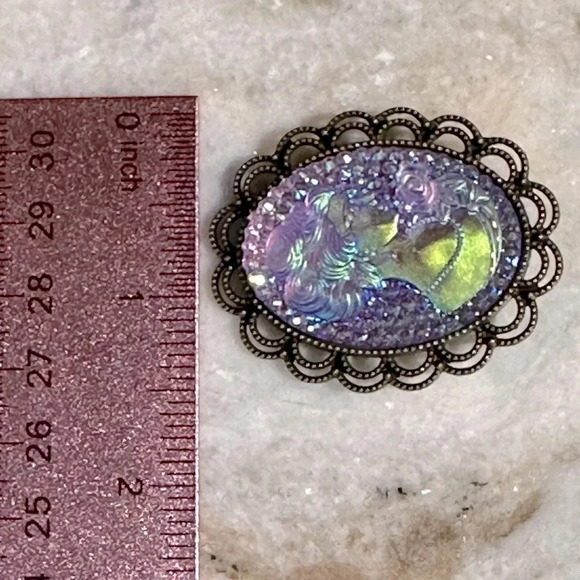 Purple Aurora Borealis Finish Iridescent Acrylic Vintage Style Brooch Brass - Picture 4 of 5